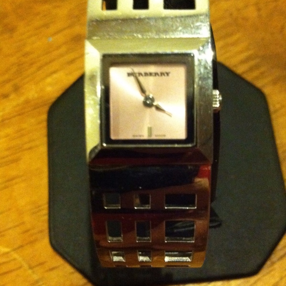 BURBERRY ELEGANT LADIES WATCH