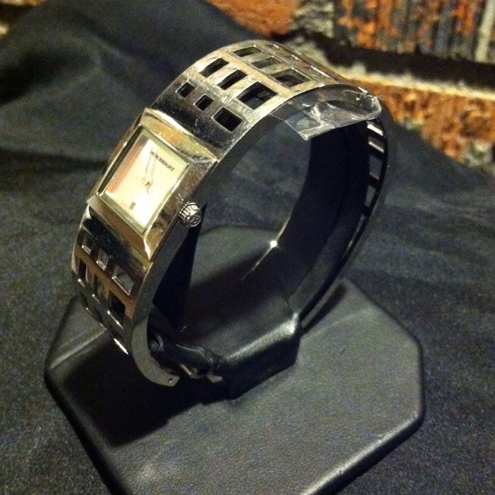 BURBERRY ELEGANT LADIES WATCH - Picture 3 of 7