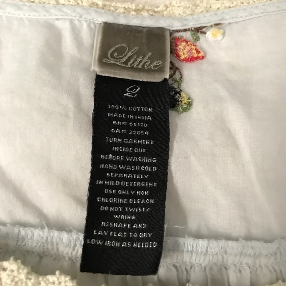 🌸Lady Bugs and Flowers Top 🐞 - Picture 4 of 5