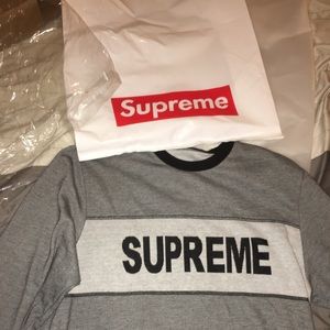 Supreme crew neck