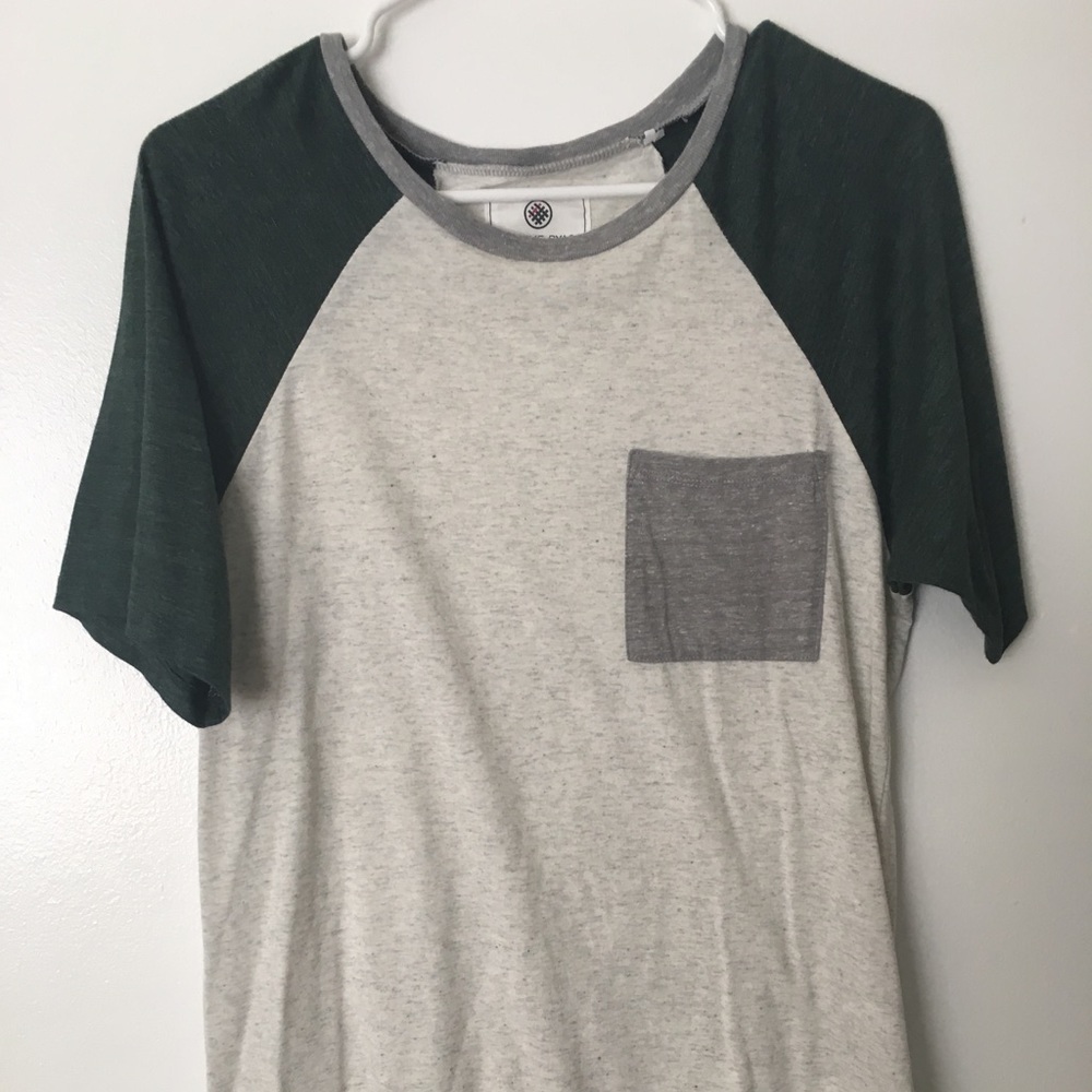 On The Byas Men’s Colorblock Pocket T Shirt Small