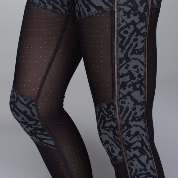 Lululemon Hot to Street Animal Print - Picture 8 of 8