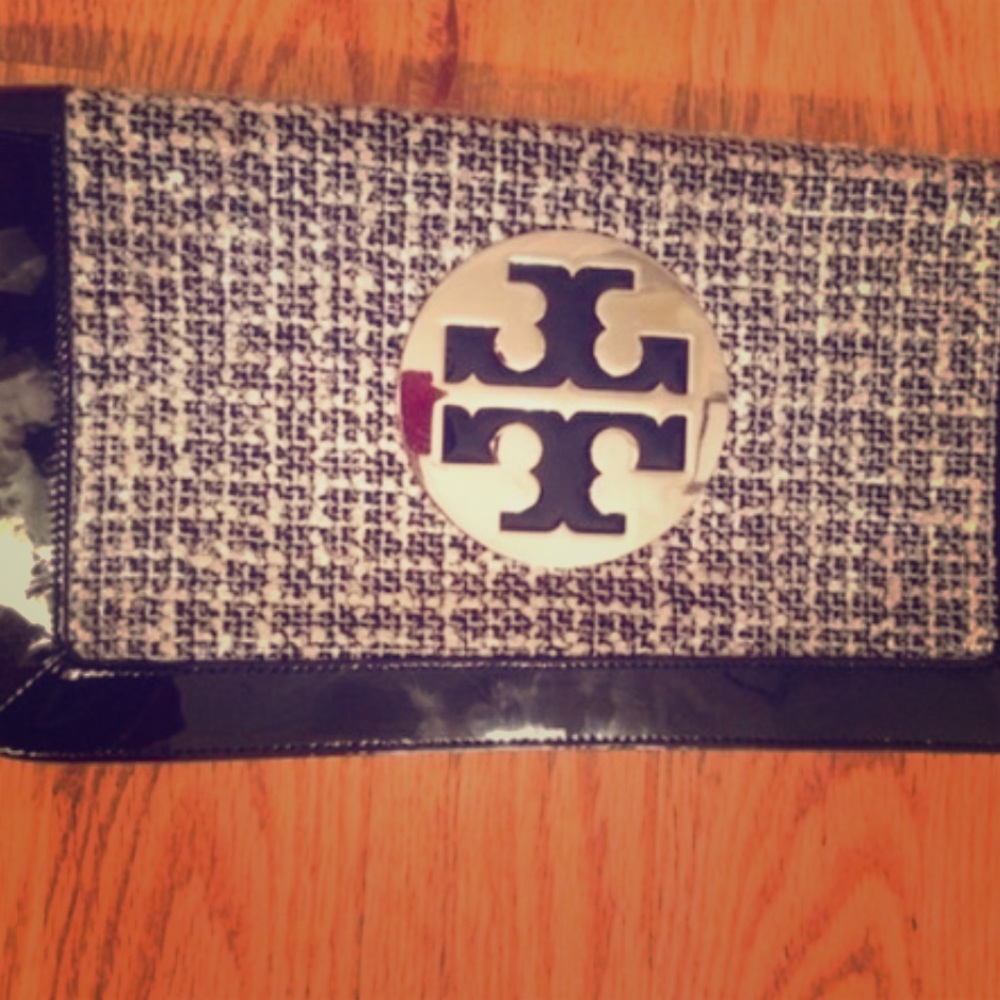 Clutch purse perfect for Fall! 🍁