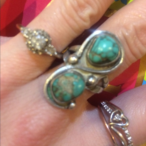 SALE Antique Silver & Montana Turquoise Ring - Picture 2 of 8