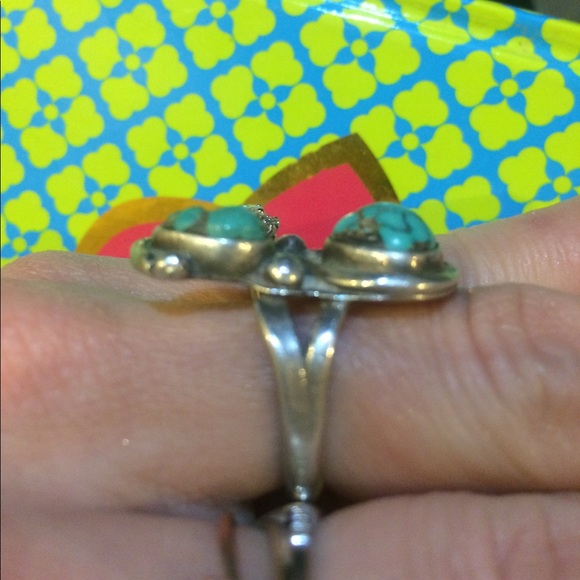 SALE Antique Silver & Montana Turquoise Ring - Picture 3 of 8