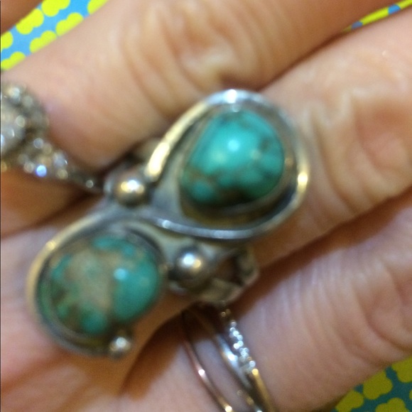 SALE Antique Silver & Montana Turquoise Ring - Picture 4 of 8