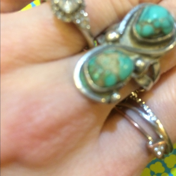 SALE Antique Silver & Montana Turquoise Ring - Picture 5 of 8