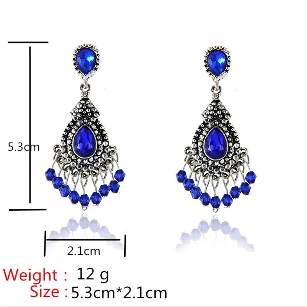 Chandelier eating blue royal for princess