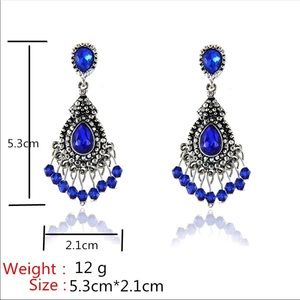 Chandelier eating blue royal for princess