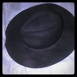 Black fashion hat.