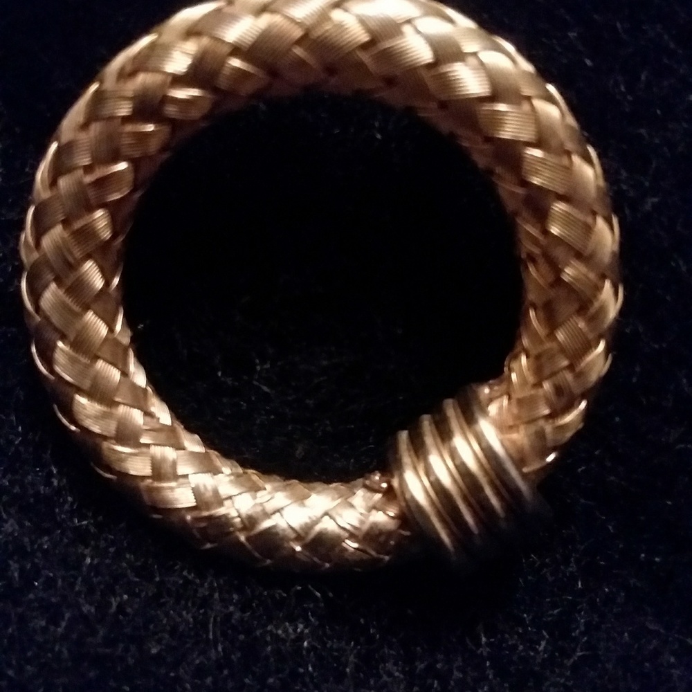 💞VINTAGE Collectables  weaved circle Brooch💞