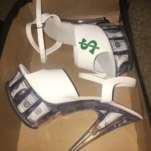 Karo's Money Heels..never worn..Size 7