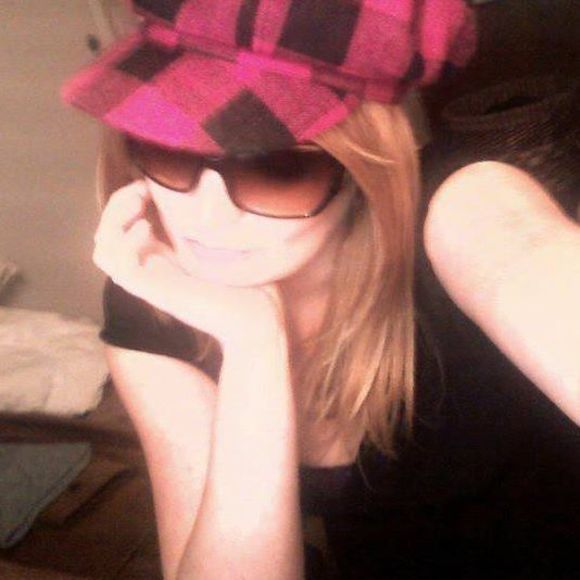 ♥️Meet your Posher, Rachel - Picture 2 of 4