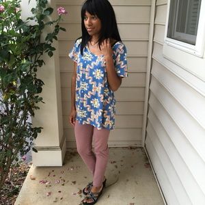 $5 Holla! Lularoe Classic tee