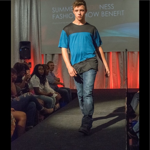 T shirt - Picture 2 of 4