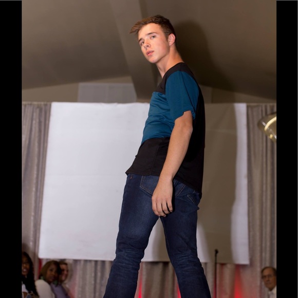 T shirt - Picture 4 of 4