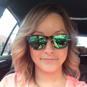 Meet your Posher, Casey