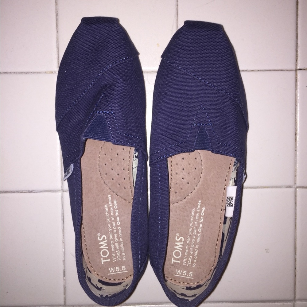 NWOT Classic Navy Toms