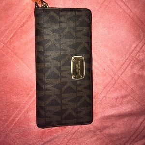Authentic Michael kors zip wallet