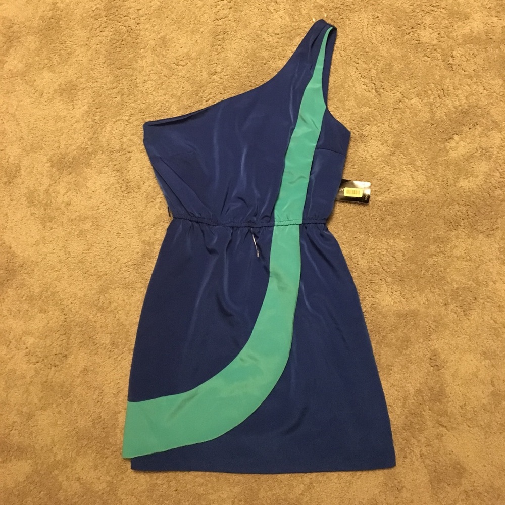 One shoulder dress