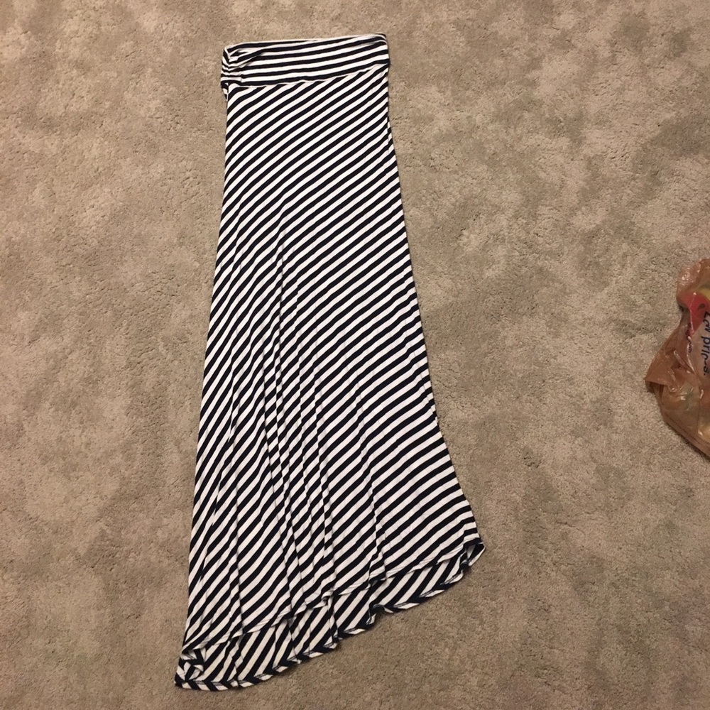Stretchy maxi skirt