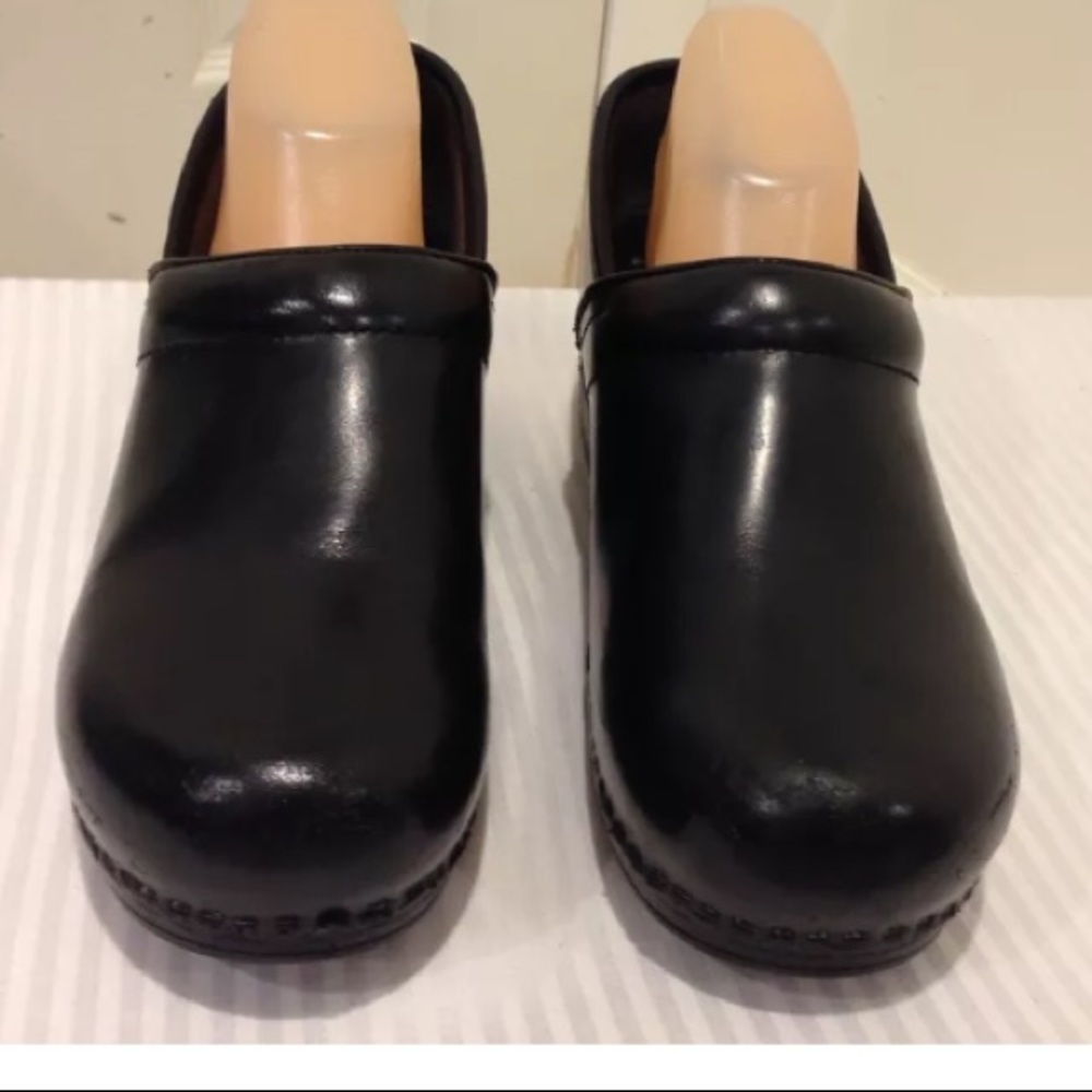 Black Dansko XP Clogs size 40