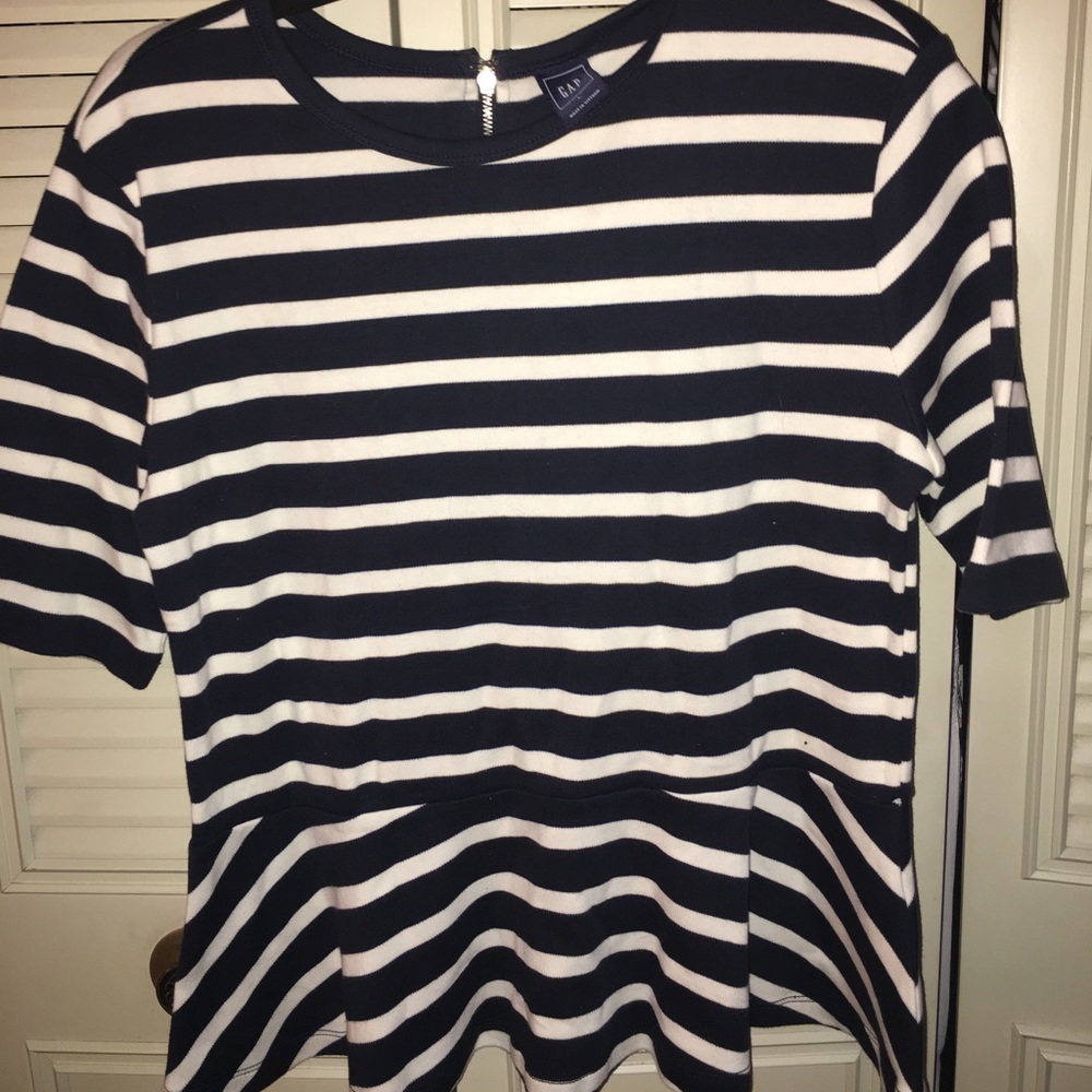 GAP white and navy peplum top - NWT- L