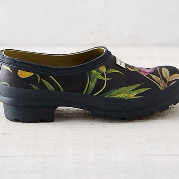 hunter floral garden clogs