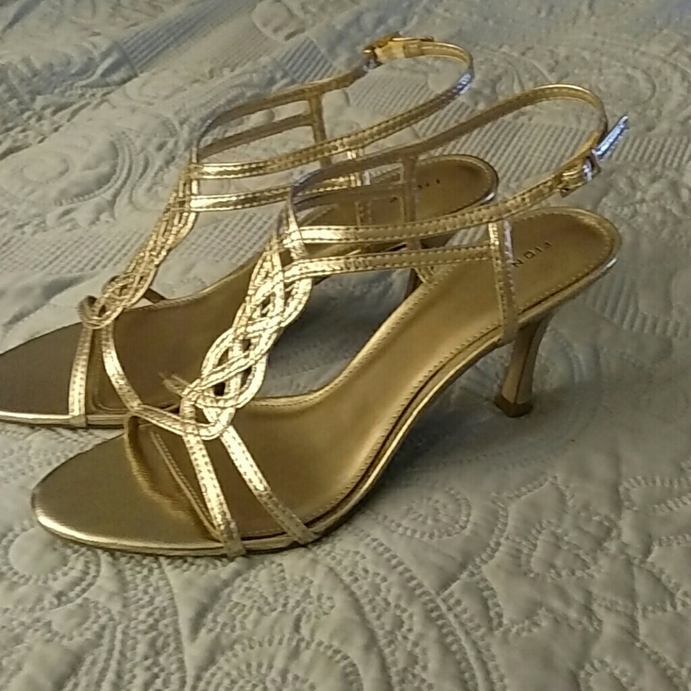 Shoes - Picture 2 of 3