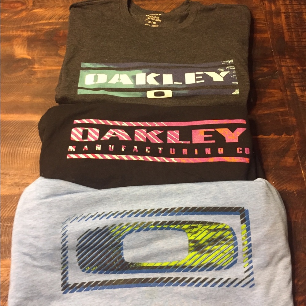 Bundle of 3 Oakley tshirts - Picture 1 of 4