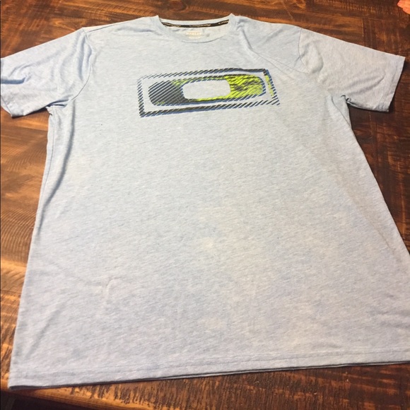 Bundle of 3 Oakley tshirts - Picture 3 of 4