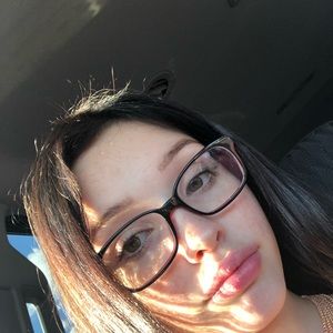 Meet your Posher, Alexia