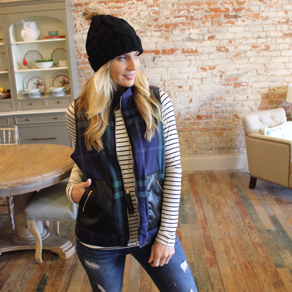 ✨LAST ONE ✨ Navy Plaid Vest Vegan Leather pockets - Picture 2 of 6