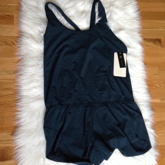 NWT ✔️ Lululemon Chase Me Onesie NWT - Picture 4 of 8