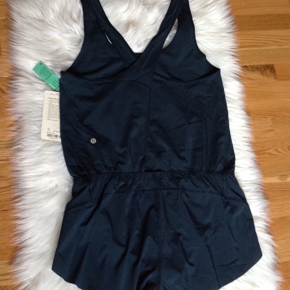 NWT ✔️ Lululemon Chase Me Onesie NWT - Picture 5 of 8