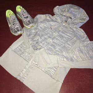 đź’™Zella gray zip up hoodieđź’™ đź’™Zella gray zip up hoodieđź’™