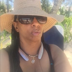 Meet your Posher, Sharon