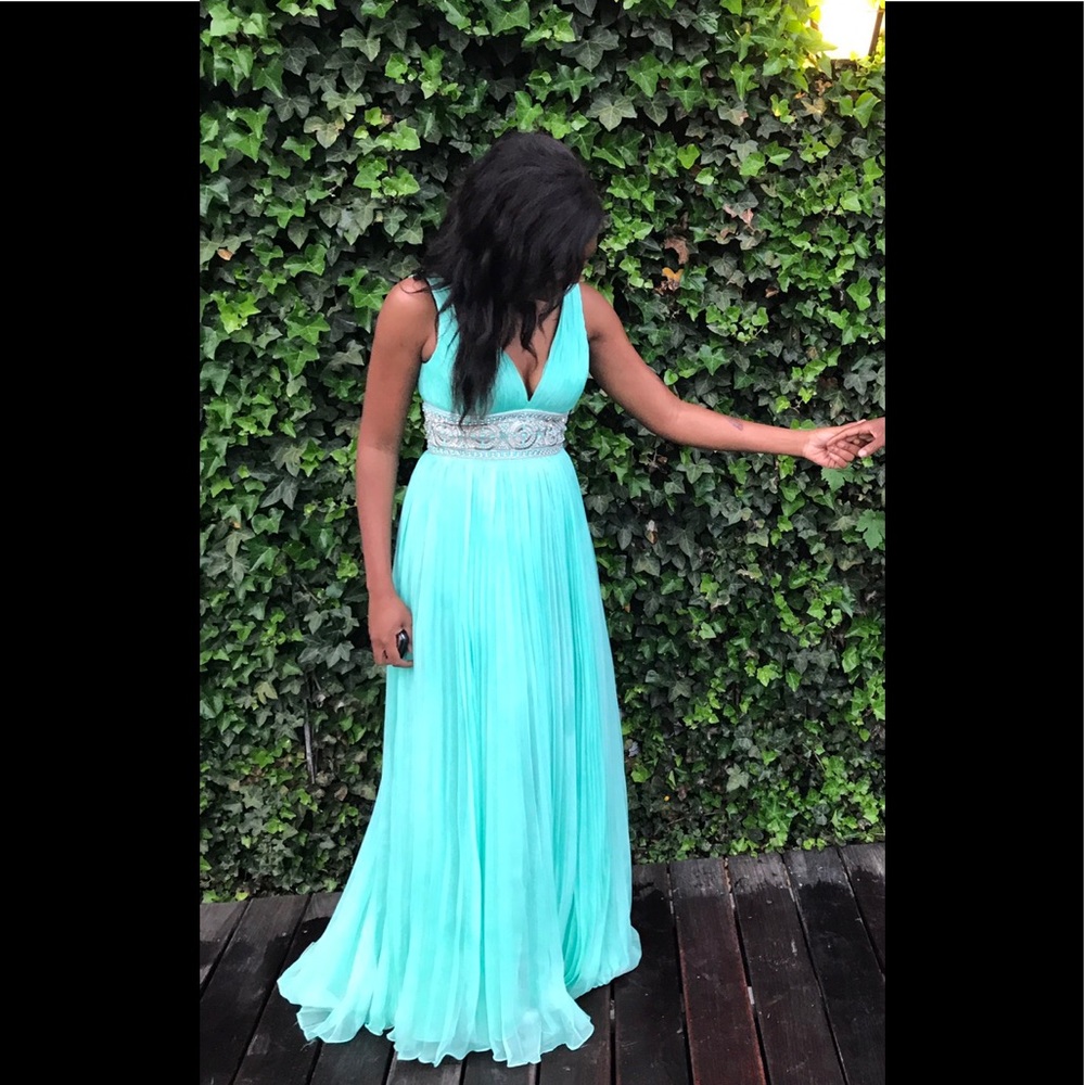 Meet your Posher, Enaefe