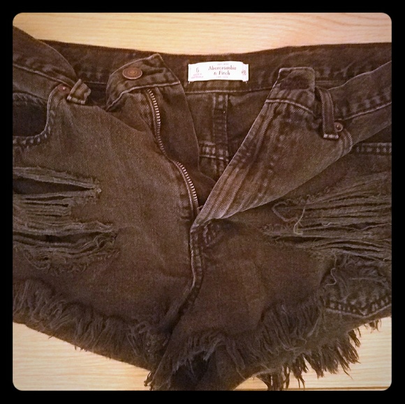 Abercrombie & Fitch high rise destroyed shorts - Picture 1 of 3
