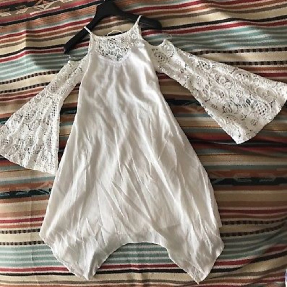 NWOT Junior's  white lace dress with Bell Sleeves