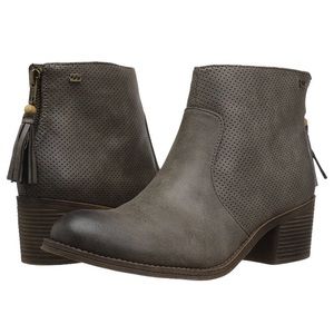 Brand New Billabong Perforated booties
