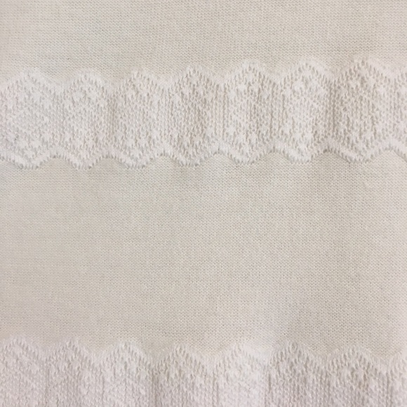 Like new - AEO Sweater - Picture 4 of 4