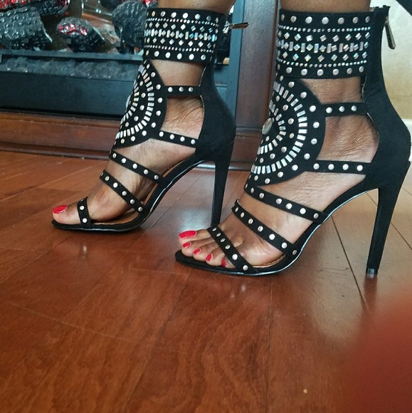 💥5-STARS🎉 Black Stiletto Studded Heels - Picture 2 of 5
