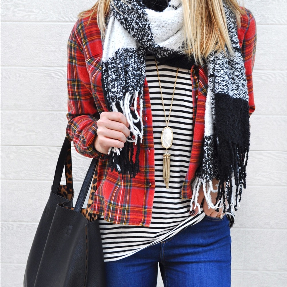 Like new kendra Scott MOP and gold rayne