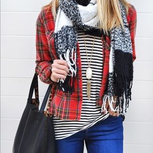 Like new kendra Scott MOP and gold rayne