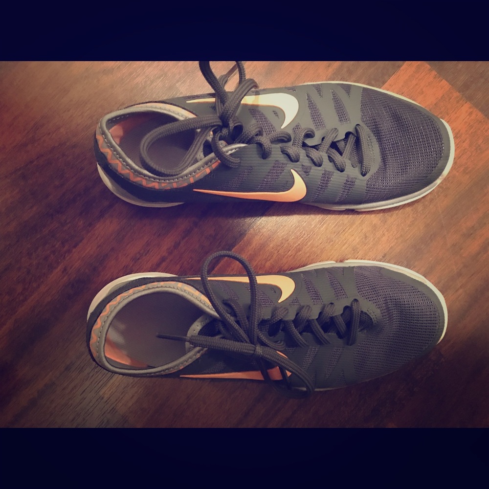 Women’s Nike 7.5 light weight shoe