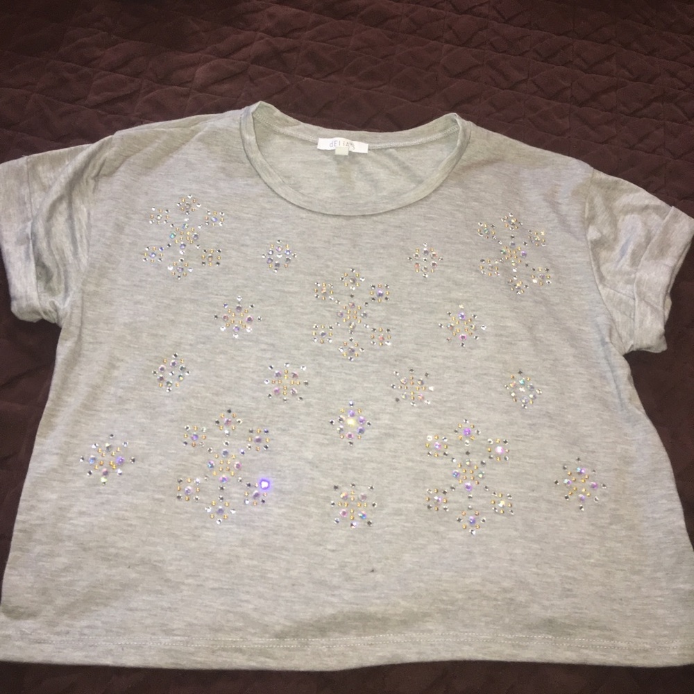 Jeweled short sleeved crop top ❄️