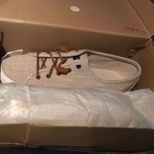 Sperry seacoast linen shoes (NEVER BEEN WORN)