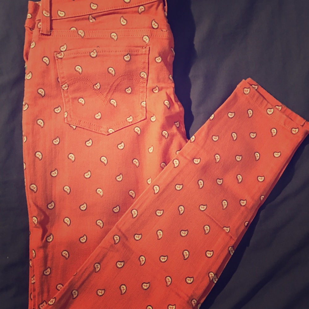 Limited edition Levi’s ( 535 Leggings) Size 31.