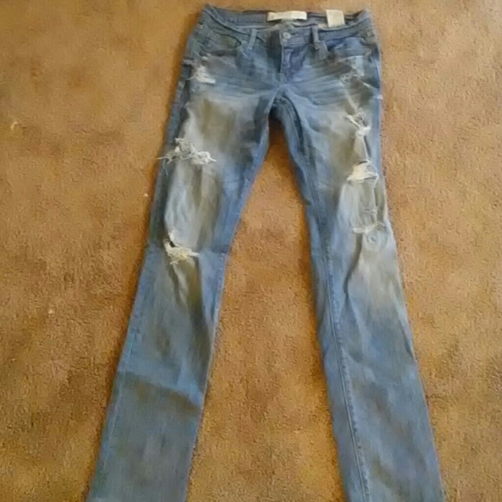 Distressed jeans juniors